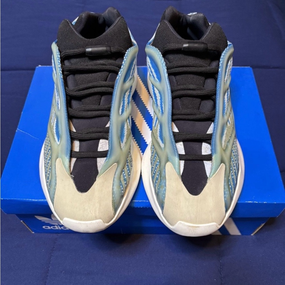 Yeezy 700 V3 Arzareth 2020 Size 8.5